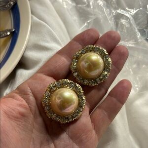 Gorgeous vintage clip ons with pink hued pearl and diaminds faux
